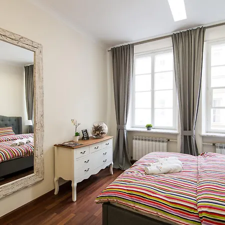 Happy Old Town Apartment *