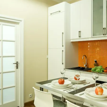 Happy Old Town Apartment *