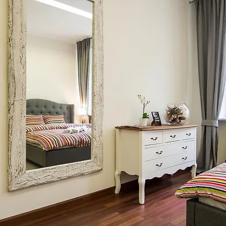 Happy Old Town Apartment