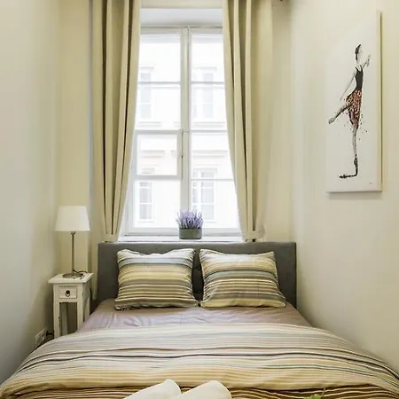 Happy Old Town Apartment *